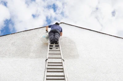 Peinture extérieure à la Chapelle-Geneste — façades et ravalement